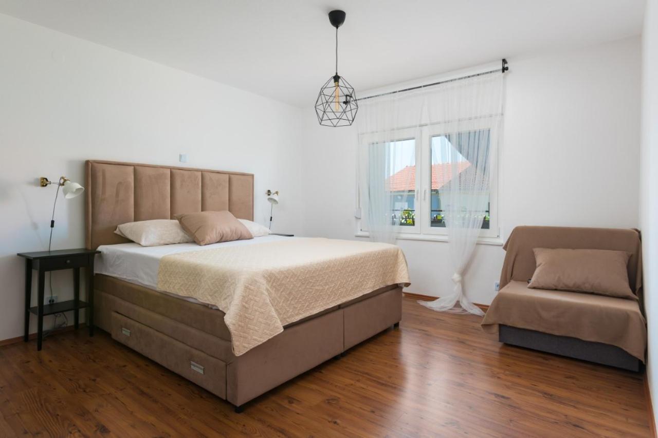 Regius White Trogir